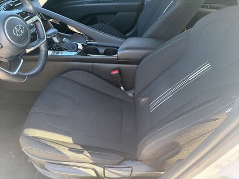 Used 2023 Hyundai Elantra SEL w/ Convenience Package image 6