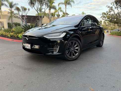 Used 2018 Tesla Model X 100D AWD/4WD image 2