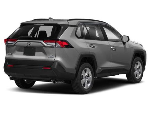 Used 2022 Toyota RAV4 LE AWD/4WD image 2