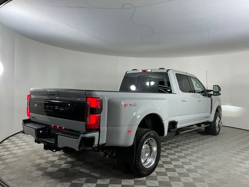 Used 2025 Ford F450 Platinum w/ FX4 Off-Road Package image 5