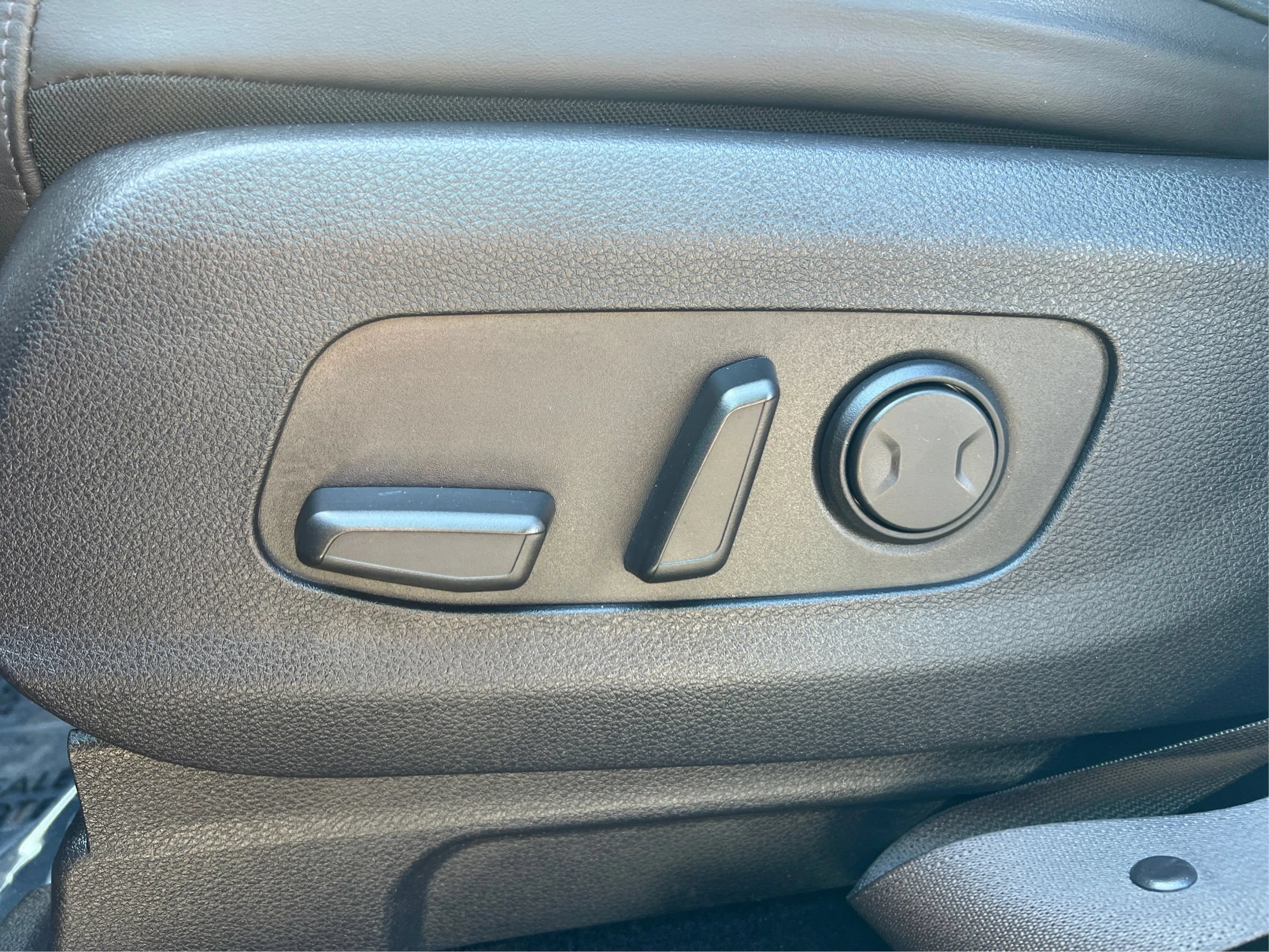 Used 2022 Kia Carnival LX FWD image 30