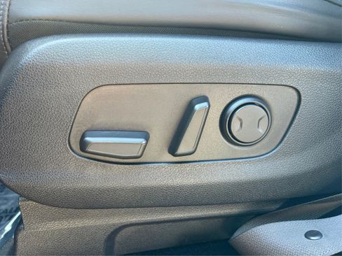 Used 2022 Kia Carnival LX FWD image 30