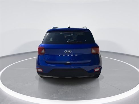 Used 2024 Hyundai Venue Limited image 7