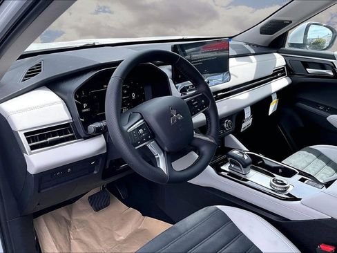 New 2026 Mitsubishi Outlander FWD image 6