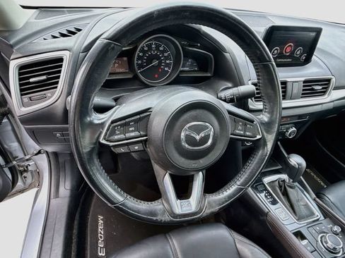 Used 2018 MAZDA MAZDA3 Touring FWD image 16