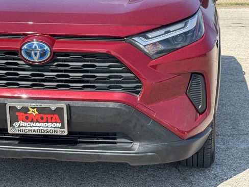Used 2024 Toyota RAV4 LE AWD/4WD image 8