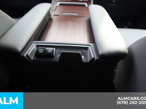 Used 2024 Toyota Sienna XLE image 24