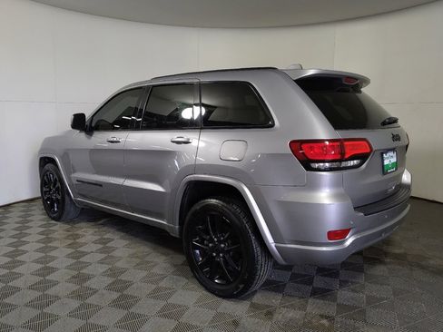 Used 2021 Jeep Grand Cherokee Laredo X AWD/4WD image 3