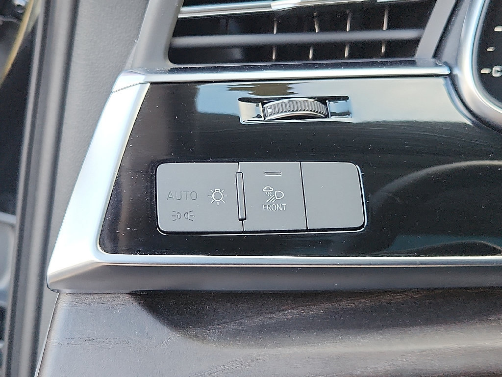 Used 2023 Audi Q7 3.0T Premium AWD/4WD image 23