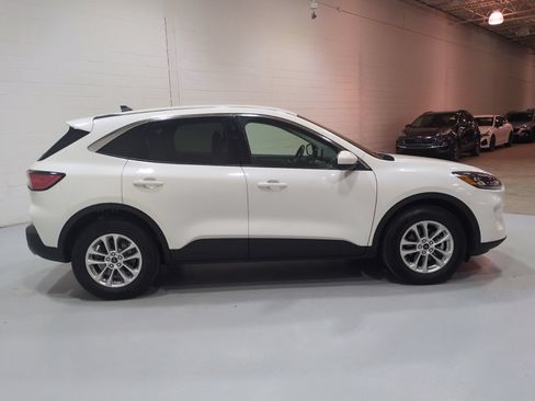 Used 2021 Ford Escape SE w/ Convenience Package AWD/4WD image 2