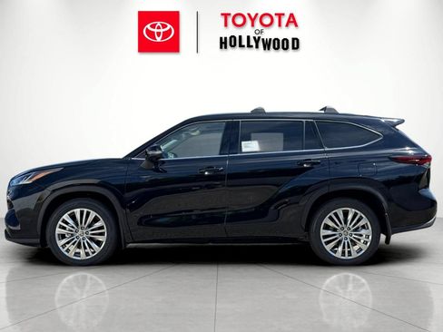 New 2026 Toyota Highlander Platinum AWD/4WD image 9
