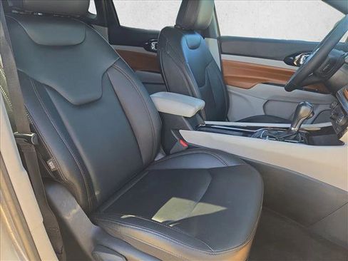 Used 2024 Jeep Compass Limited w/ Sun and Sound Group image 19