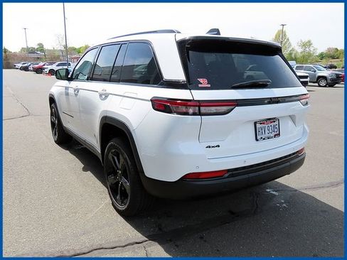 Certified 2023 Jeep Grand Cherokee Altitude AWD/4WD image 6