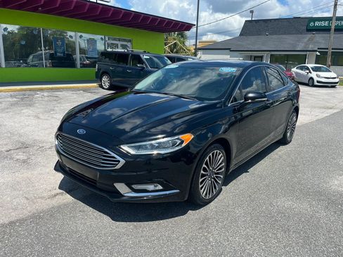 Used 2017 Ford Fusion SE w/ Fusion SE Technology Package FWD image 3