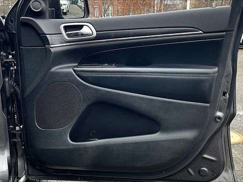 Used 2020 Jeep Grand Cherokee Limited image 19