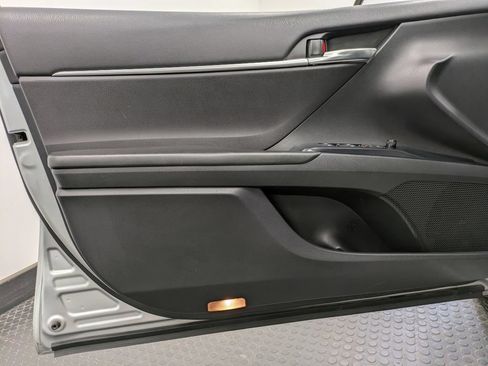 Used 2018 Toyota Camry SE FWD image 8