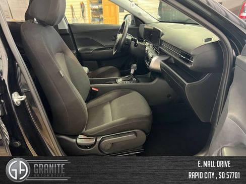 Used 2025 Hyundai Kona SEL FWD image 35