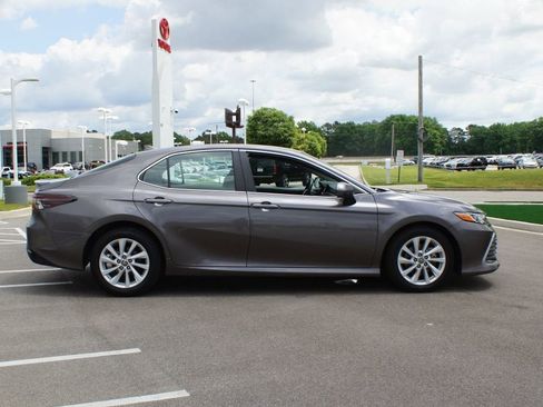 Used 2022 Toyota Camry LE FWD image 18