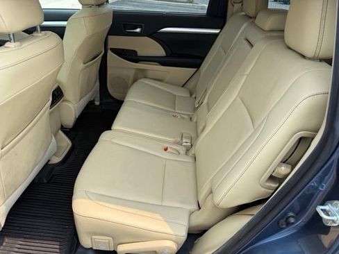 Used 2019 Toyota Highlander XLE AWD/4WD image 13