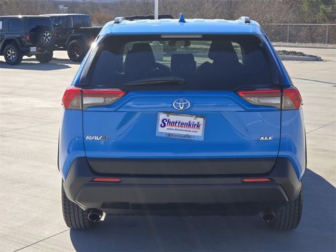 Used 2019 Toyota RAV4 XLE Premium image 7