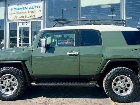 Used 2013 Toyota FJ Cruiser 4WD w/ Upgrade Pkg image 2