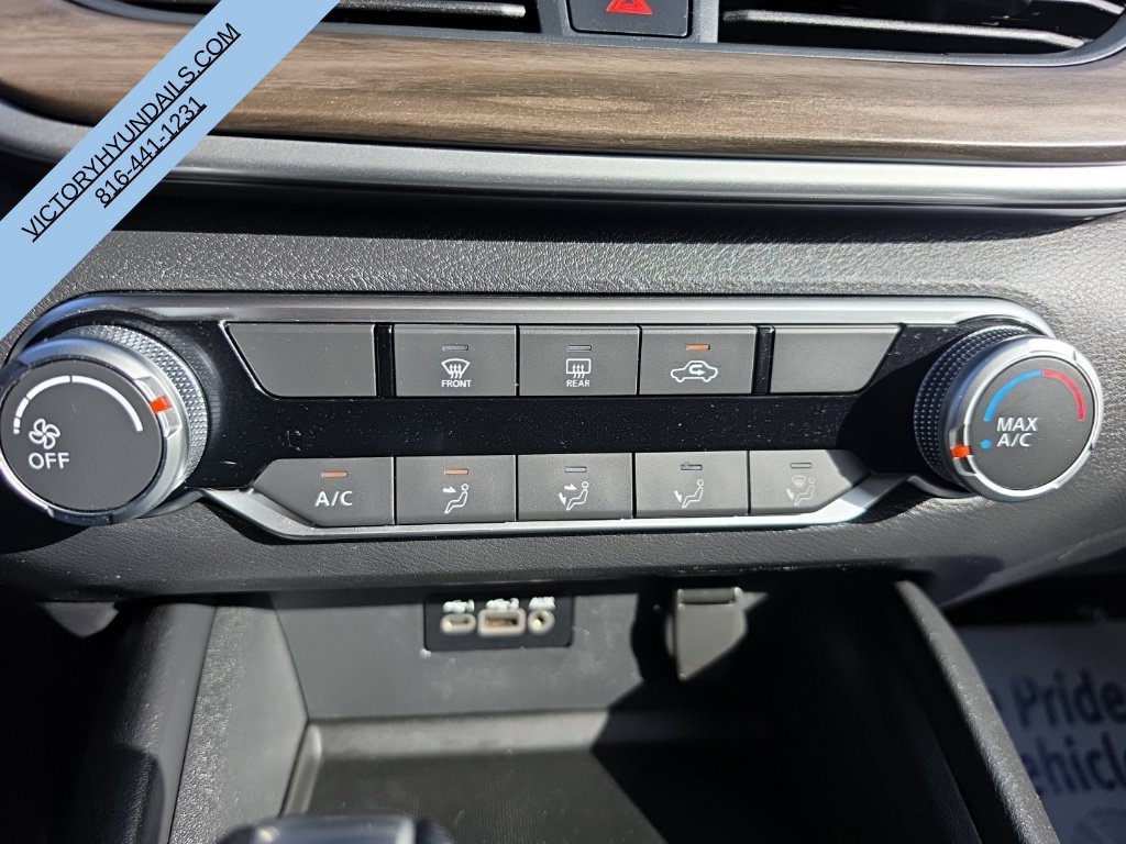 Used 2025 Nissan Altima 2.5 SV FWD image 18