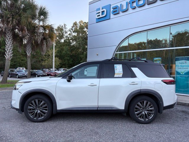 Used 2022 Nissan Pathfinder SL w/ SL Premium Package AWD/4WD image 2