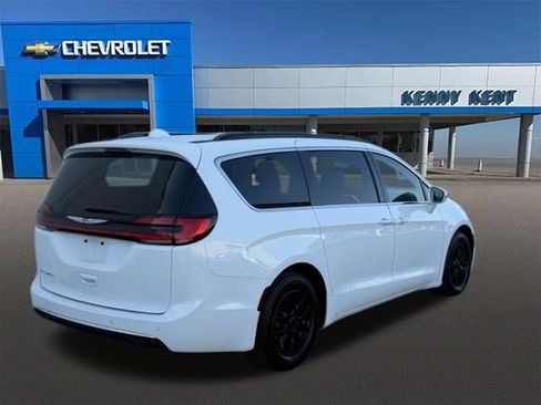 Used 2022 Chrysler Pacifica Touring-L FWD image 5