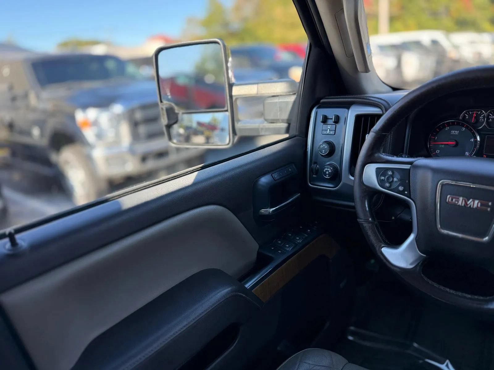 Used 2015 GMC Sierra 2500 SLT AWD/4WD image 23