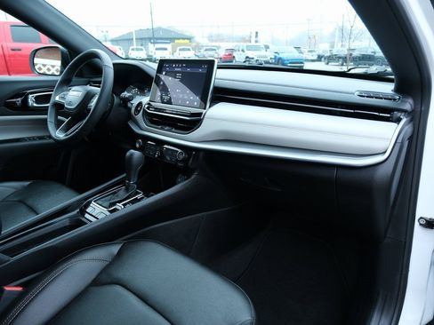 Used 2024 Jeep Compass Limited image 32