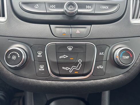 Used 2021 Chevrolet Malibu LS FWD image 27