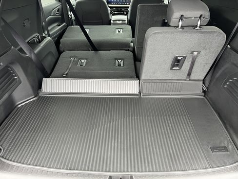Used 2025 Chevrolet Traverse LT w/ Midnight/Sport Edition image 19