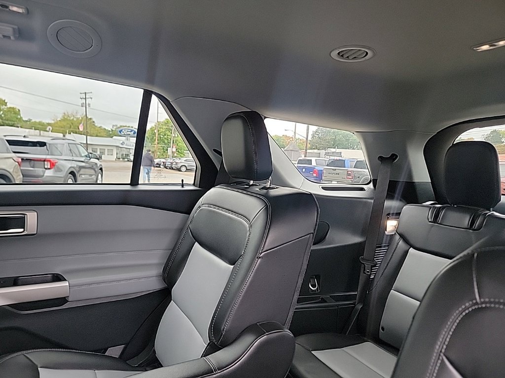 Used 2024 Ford Explorer XLT w/ Equipment Group 202A AWD/4WD image 23