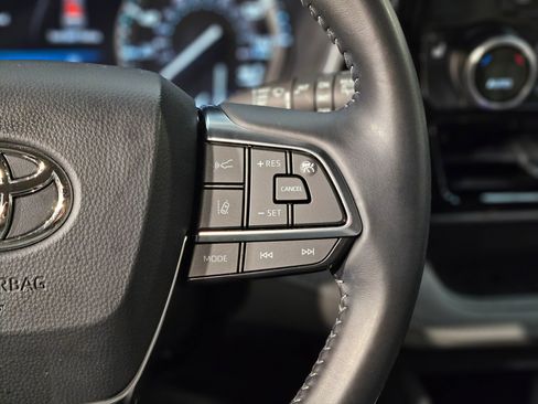 Used 2021 Toyota Highlander XLE image 29