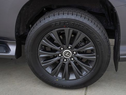 Used 2023 Lexus GX 460 Premium w/ Accessory Package image 13