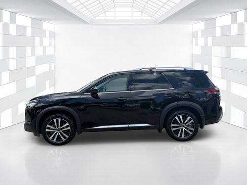 Used 2025 Nissan Pathfinder Platinum w/ Cargo Package FWD image 4