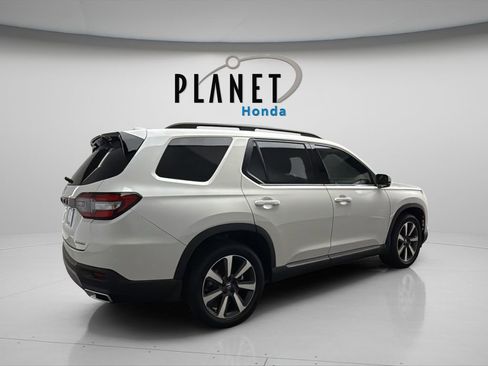 Certified 2023 Honda Pilot Touring image 3