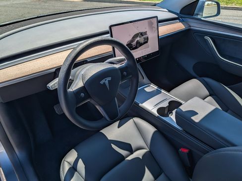 Used 2024 Tesla Model Y Long Range AWD/4WD image 18