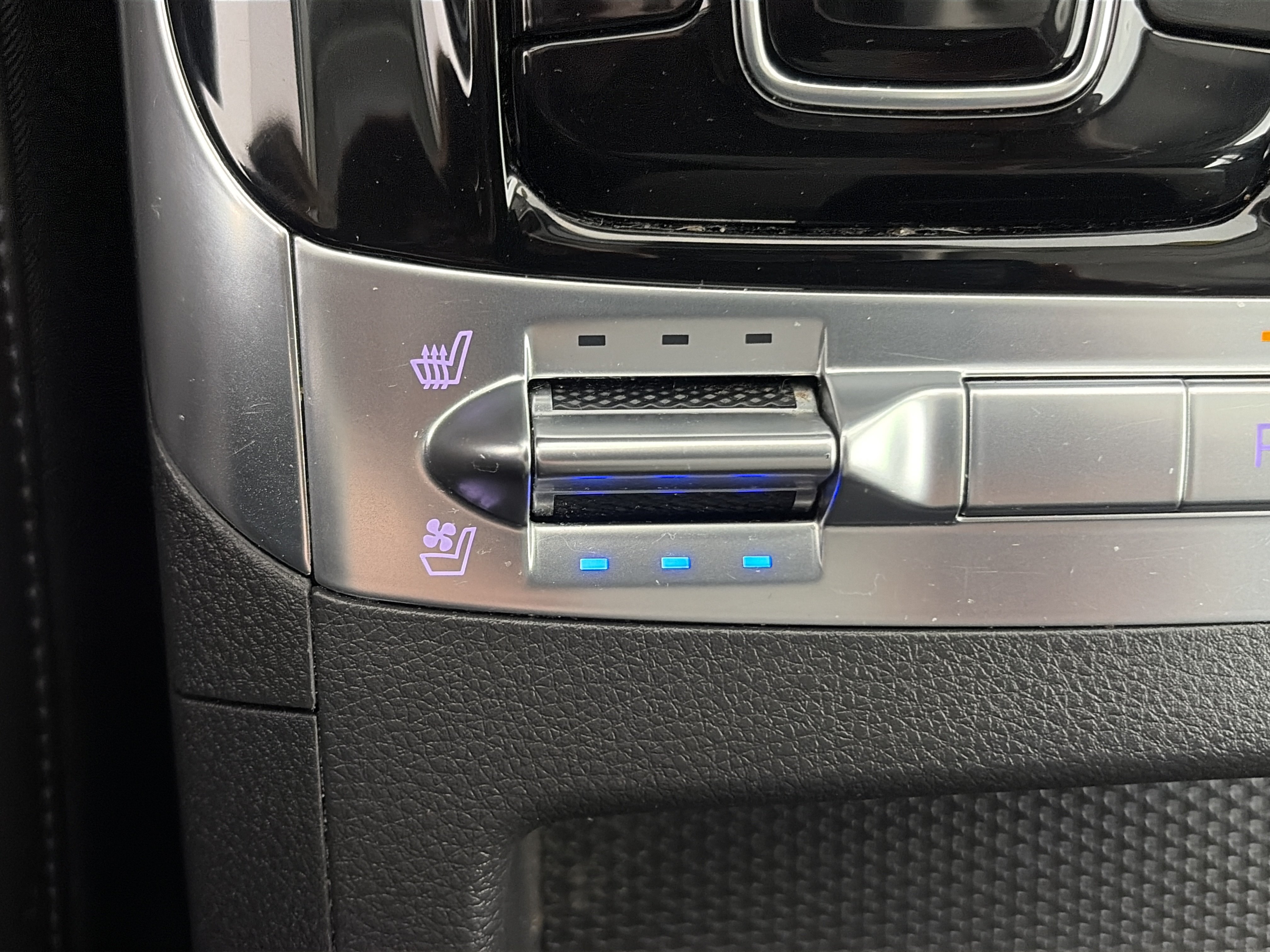 Certified 2024 Kia Carnival SX FWD image 32