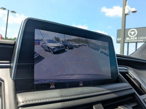 Used 2021 Chevrolet Suburban Z71 w/ Rear Media and Nav Package AWD/4WD image 18