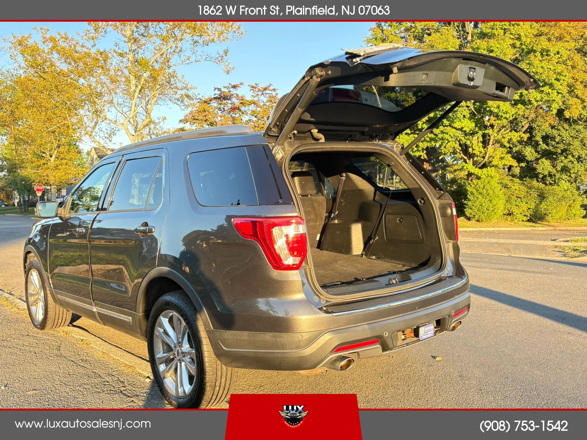 Used 2018 Ford Explorer XLT w/ Equipment Group 202A AWD/4WD image 15