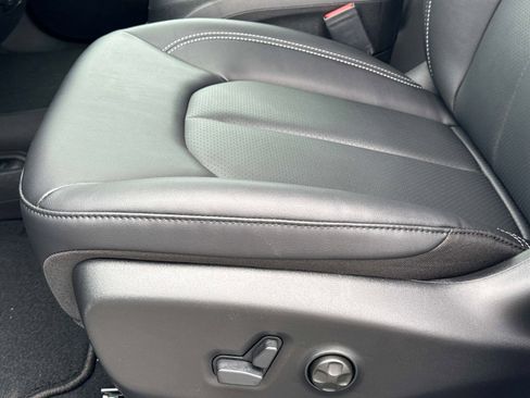 New 2026 Chrysler Pacifica Select FWD image 21