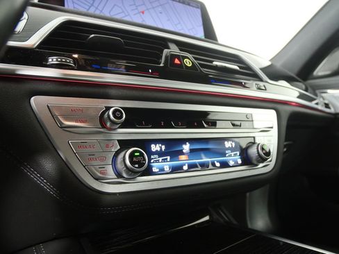 Used 2022 BMW 740i xDrive 740i xDrive w/ M Sport Package image 19