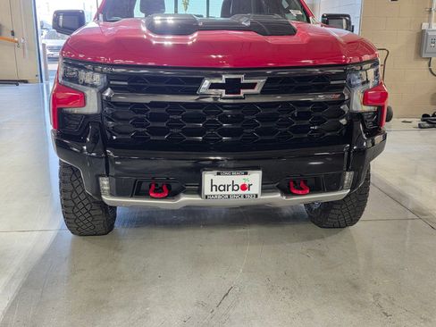 Used 2023 Chevrolet Silverado 1500 ZR2 w/ Technology Package AWD/4WD image 9