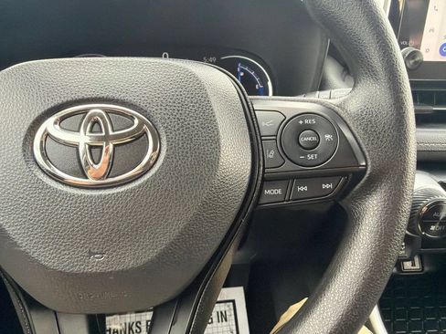 Used 2025 Toyota RAV4 XLE AWD/4WD image 26