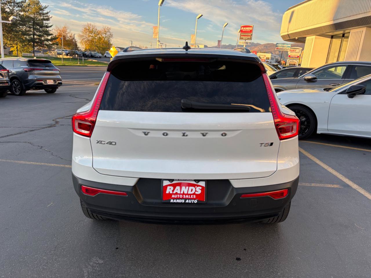 Used 2022 Volvo XC40 T5 R-Design AWD/4WD image 8