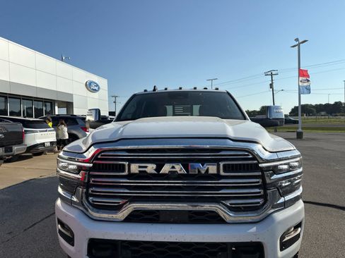 Used 2025 RAM 3500 Laramie AWD/4WD image 7