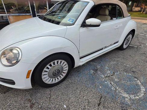 Used 2014 Volkswagen Beetle 2.5 FWD image 11