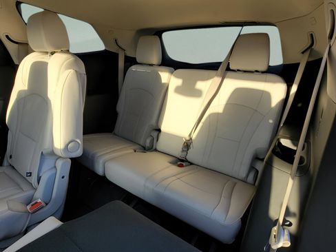 Used 2023 Buick Enclave Essence image 15