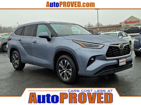 Used 2021 Toyota Highlander XLE image 1